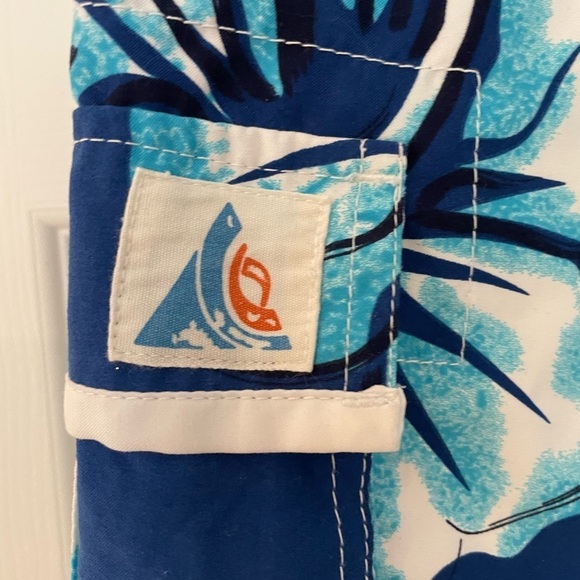 WONDERWALL MENS BOARD SHORTS IN BLUE HAWAIIAN FLORAL - Picture 3 of 4